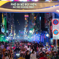 Quận 1, Thành phố Hồ Chí Minh: Điểm đến giải trí nổi tiếng được nhiều người nước ngoài yêu thích.